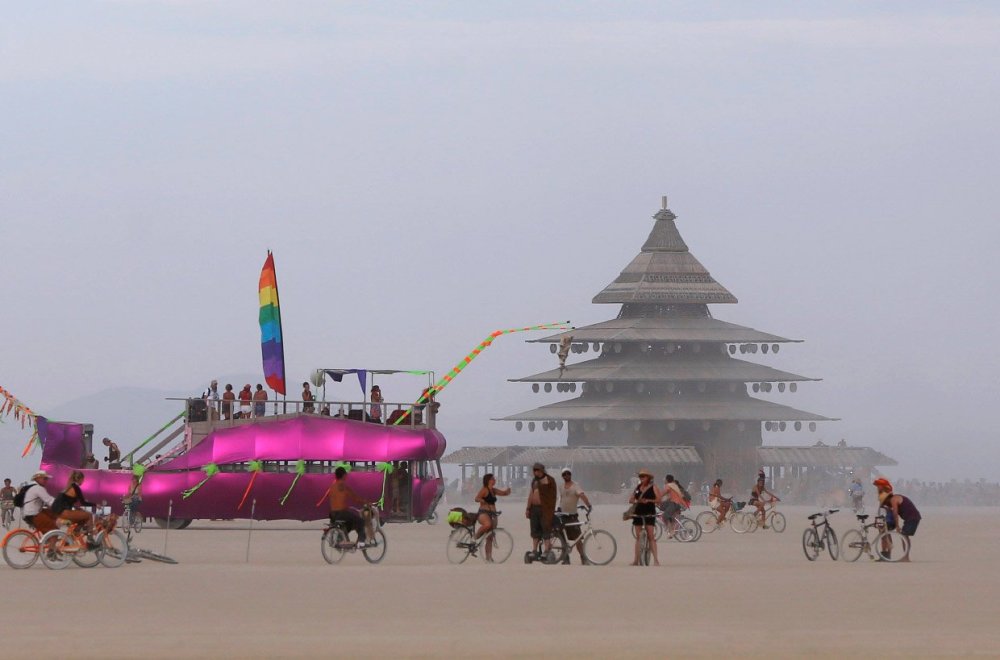 Burning Man - полностью раскрепощенный горящий человек 