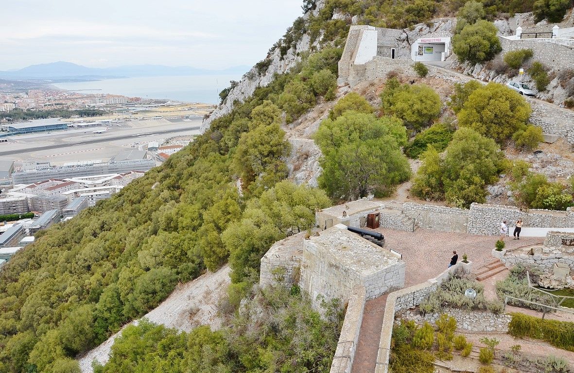 Город-крепость Гибралтар и его граница с Испанией 