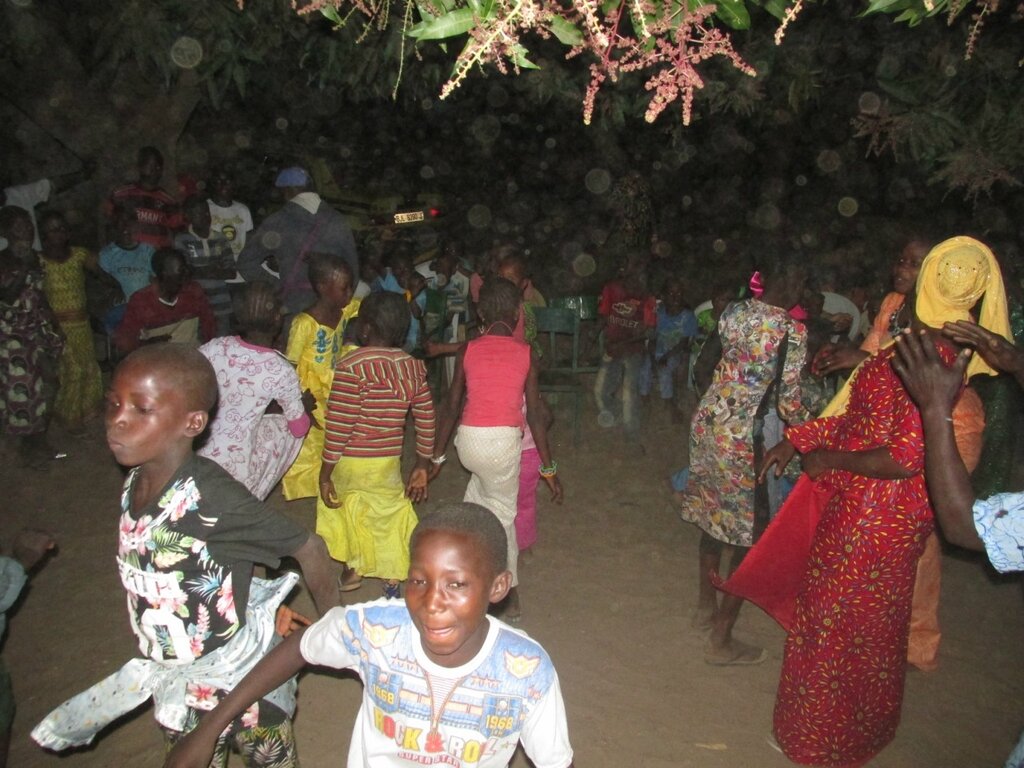 Жизнь и свадебные танцы в деревне Канума, Гамбия 
