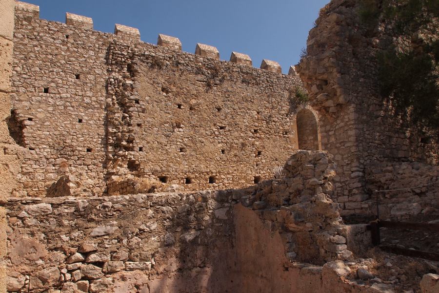 Каменные стены Kastro 