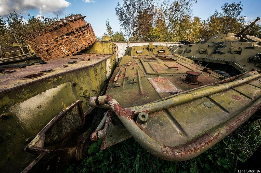 Кладбище старых танков 