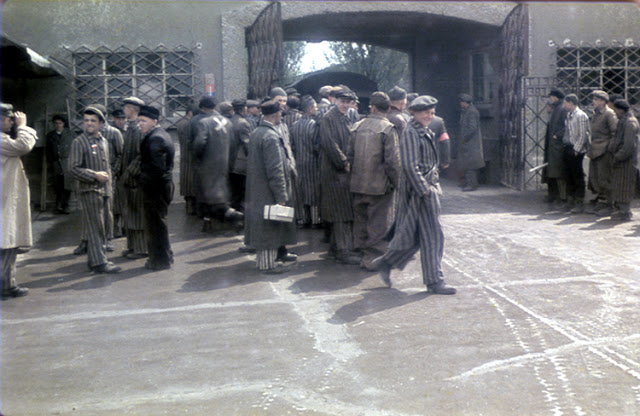 Концлагерь Дахау в 1933-м и Jewish Order Police в 1940-х. ( 55 фото ) Color-Photographs-of-Life-in-The-First-Nazi-Concentration-Camp-1933-11.jpg