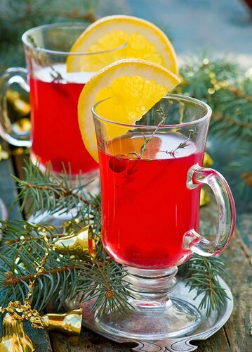 Лотерея! berry punch with a cranberry in glass glasses