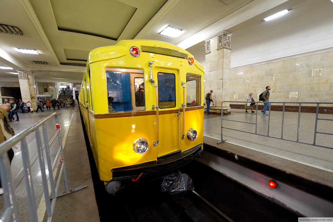 Музейные вагоны метро на «Партизанской» 