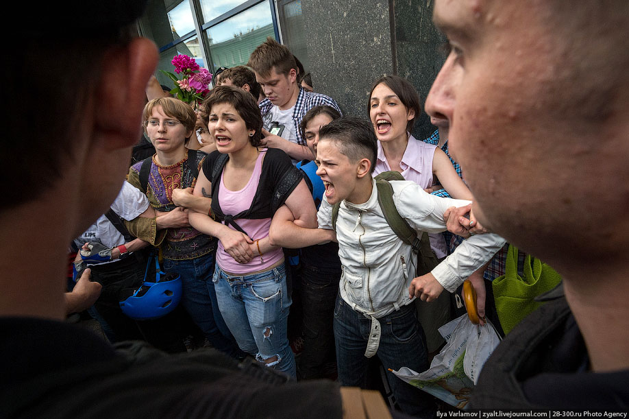 Нападение на ЛГБТ активистов в Москве 