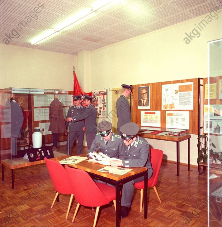 Народная Полиция ГДР - 2. ( 53 фото ) DDR-Volkspolizei/Museum / Foto 1984 - -