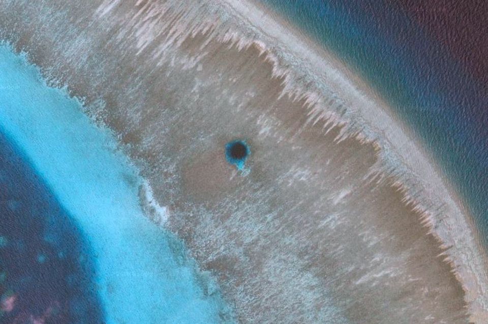 Обнаружена самая голубая морская дыра в мире 