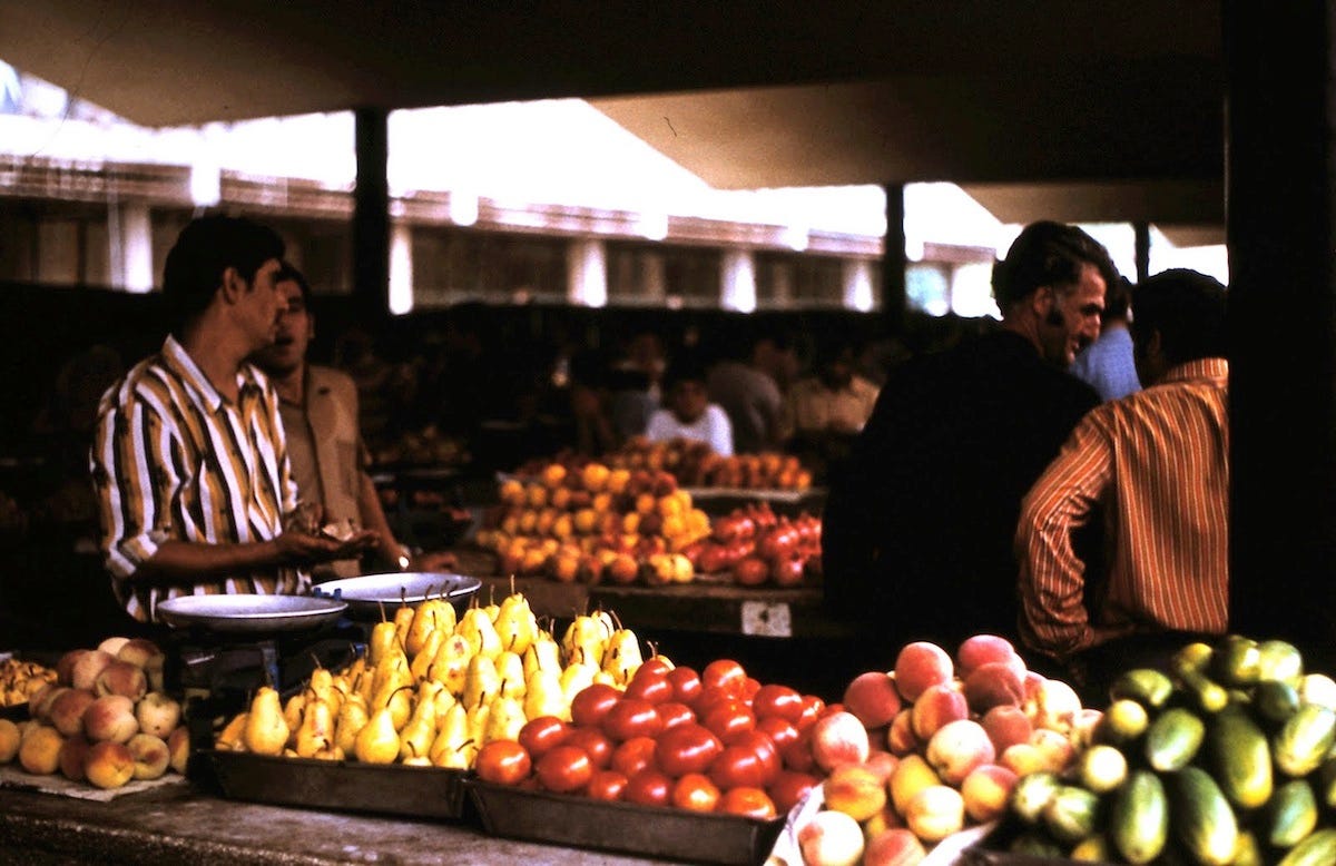 Сочи, 1974 (фотографии Манфреда Шаммера) There were also fresh fruit and vegetables for sale. 
