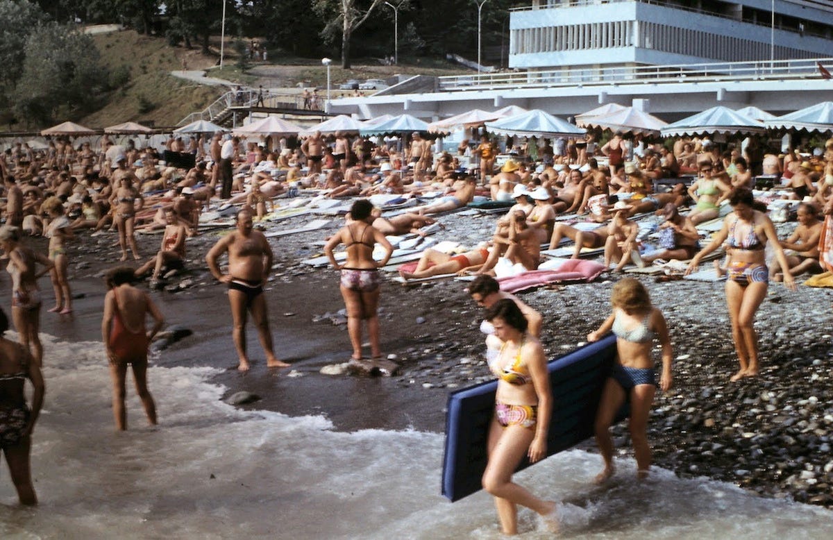 Сочи, 1974 (фотографии Манфреда Шаммера) The rocky beach was just as popular then as it is today. 