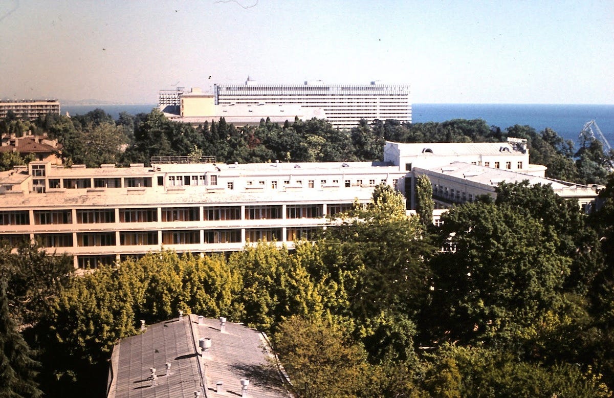 Сочи, 1974 (фотографии Манфреда Шаммера) He could catch a glimpse of the Black Sea from the hotel room. 