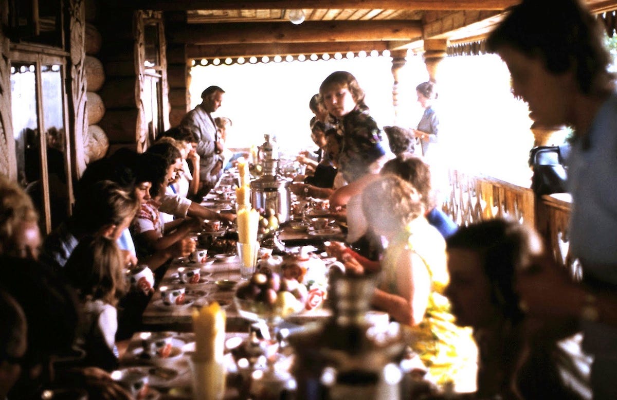 Сочи, 1974 (фотографии Манфреда Шаммера) He snapped this photo at a restaurant by the beach. 