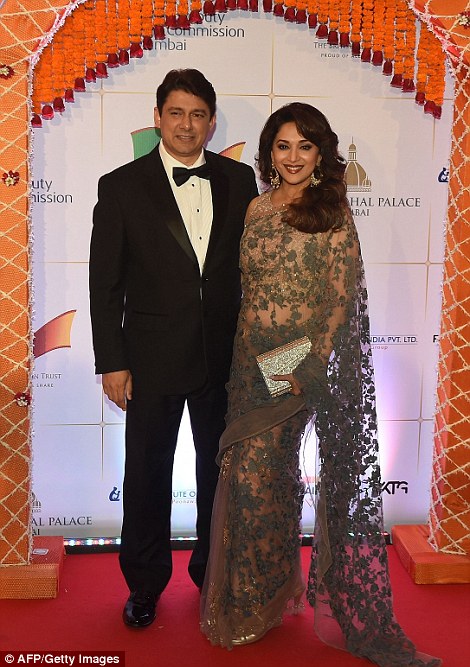 Визит герцога и герцогини Кембриджских в Индию, день 1 (вечер) Bollywood actress Madhuri Dixit is pictured with her husband Shriram Nene