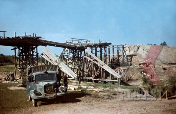  Барбаросса . ( 82 фото ) stock-photo-mercedesbenz-l3000-3ton-diesel-truck-bridge-repair-minsk-area-1941-19th-panzer-division-12254.jpg