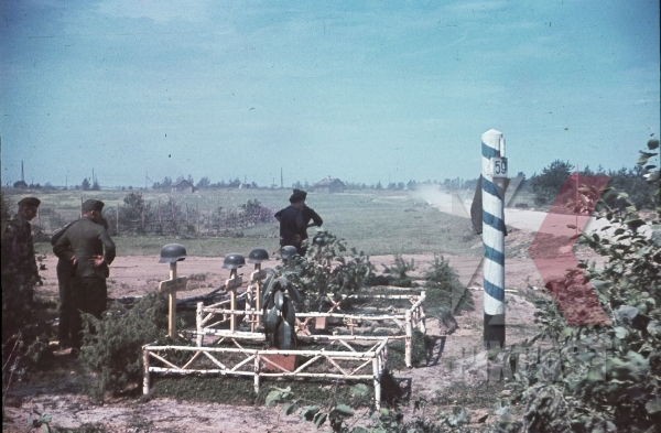  Барбаросса . ( 82 фото ) stock-photo-19th-panzer-division-heeresgruppe-mittle-near-witebsk-belarus-russia-1941-9331.jpg