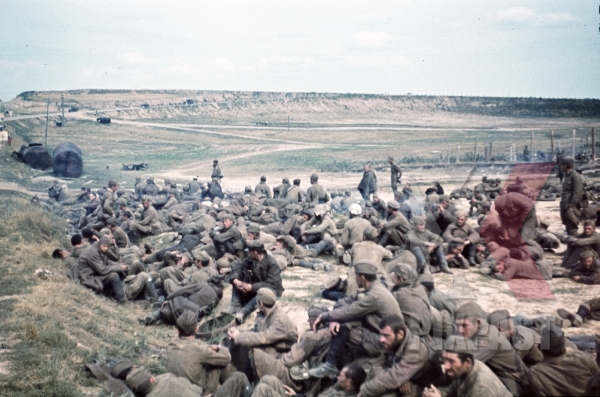  Барбаросса . ( 82 фото ) stock-photo-russian-pow-prisoners-camp-barbarossa-uniform-hungry-summer-19th-panzer-division-heeresgruppe-mittle-1941-9337.jpg