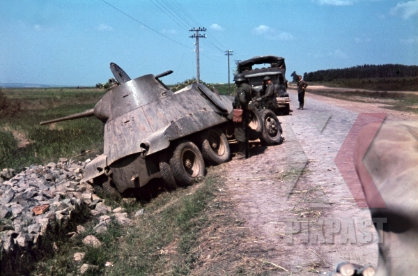  Барбаросса . ( 82 фото ) stock-photo-captured-russian-ba11-soviet-armoured-car--ukraine-1941-94-infantry-division-swords-meissen-signal-corp-11910.jpg