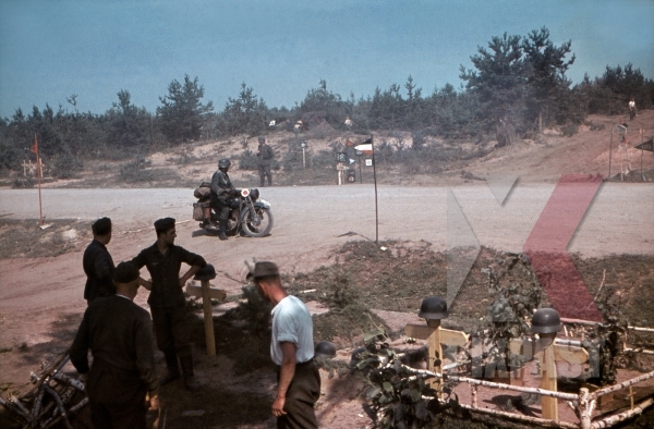  Барбаросса . ( 82 фото ) stock-photo-feldgendarmerie-field-police-with-gorget-on-motorbike-cross-roads-army-graveyard-with-helmets-19th-panzer-division-1941-12262.jpg