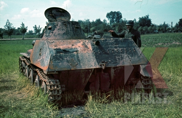  Барбаросса . ( 82 фото ) stock-photo-soviet-light-swimming-tank-t40-russia-1941-8938.jpg