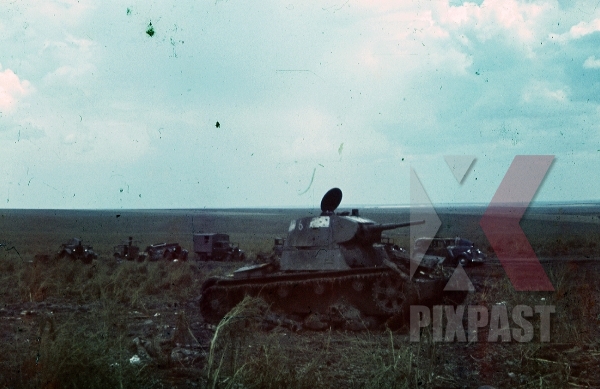  Барбаросса . ( 82 фото ) stock-photo-destoryed-russian-panzer-column-russia-1942-9277.jpg