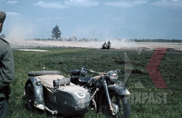  Барбаросса . ( 82 фото ) stock-photo-german-bmw-r75-motorbike-with-sidecar-military-messengers-kradmelder-3rd-panzer-division-beresina-1941-12282.jpg