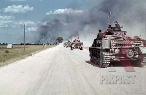  Барбаросса . ( 82 фото ) stock-photo-german-panzer-4-1231-operation-barbarossa-1st-battery-75th-panzer-artillery-reg-3rd-panzer-division-beresina-august-1941-12286.jpg