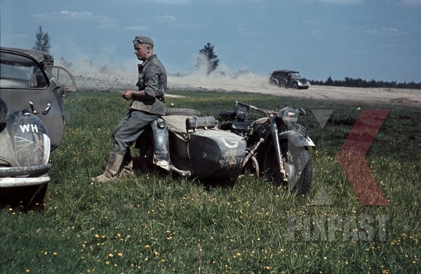  Барбаросса . ( 82 фото ) stock-photo-german-bmw-r75-motorbike-with-sidecar-military-messengers-kradmelder-3rd-panzer-division-beresina-1941-12271.jpg