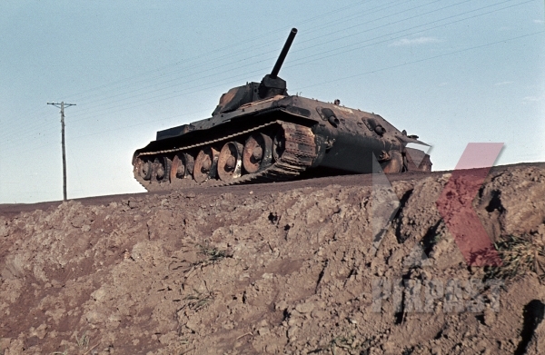  Барбаросса . ( 82 фото ) stock-photo-captured-russian-t34-panzer-tank-near-beresina-1941-3rd-panzer-division--12273.jpg