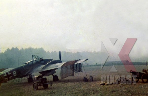  Барбаросса . ( 82 фото ) stock-photo-german-luftwaffe-plane-messerschmitt-bf110-lehrgeschwader-2-7hlg2-south-russia-1941--13047.jpg