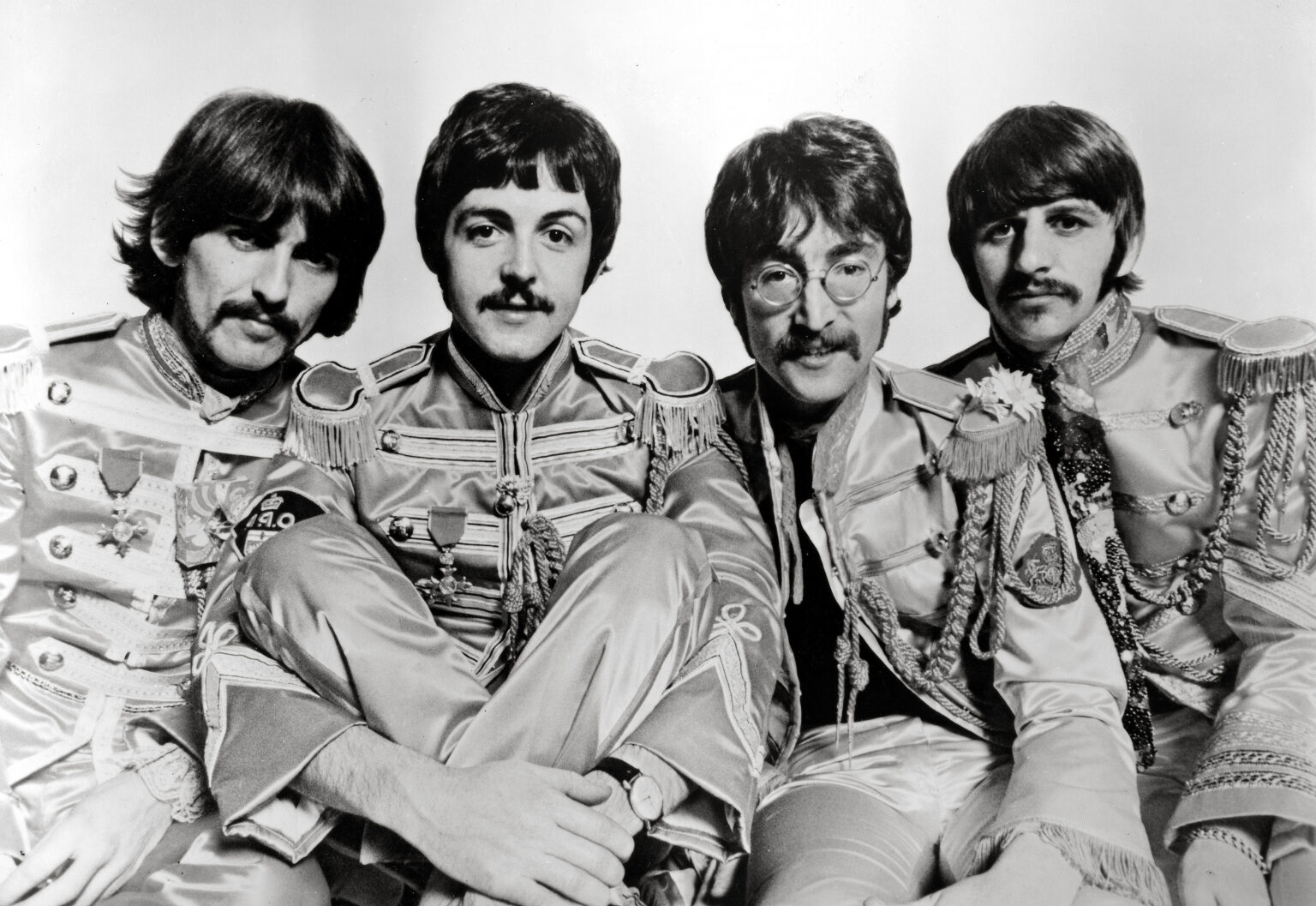 1967: The Beatles выпустили восьмой альбом Sgt. Pepper's Lonely Hearts Club 