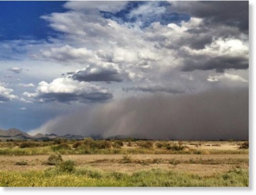 20 километровая стена пыли приближается к городу Феникс, Аризона 