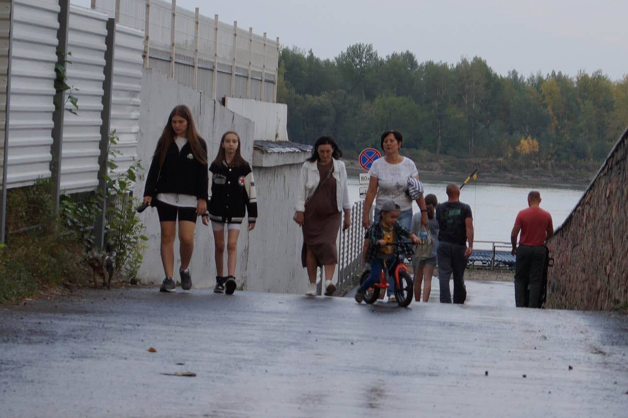 Барнаул и барнаульцы, после дождя  Барнаул и барнаульцы, после дождя