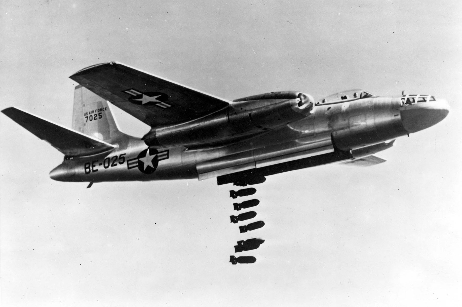 Бомбардировщик North American B-45 Tornado, 1948 год 