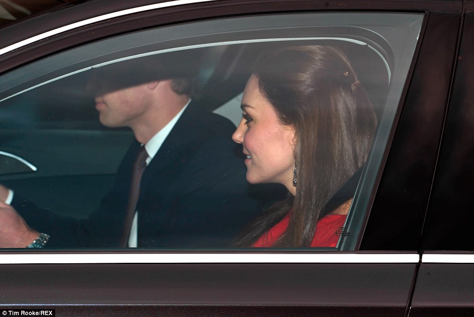 Британская королевская семья собирается на рождественский обед 