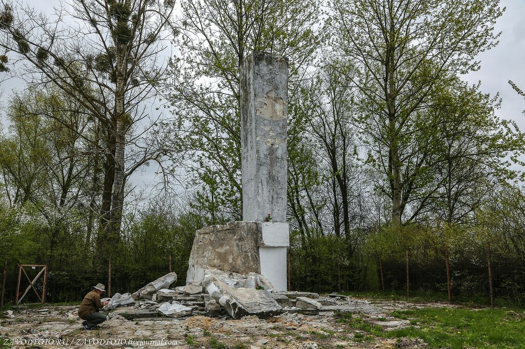 Что в Польше делают с нашими памятниками 