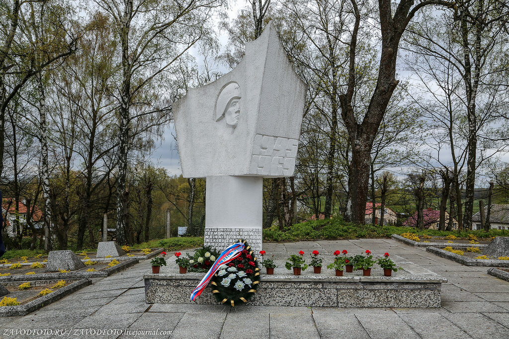 Что в Польше делают с нашими памятниками 