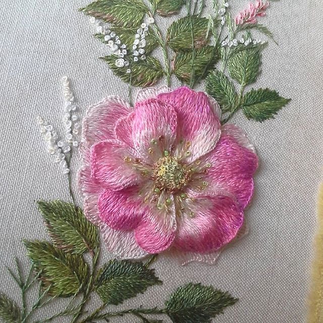 Цветочная вышивка Розы Андреевой 