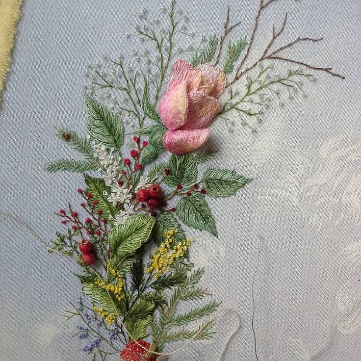 Цветочная вышивка Розы Андреевой 
