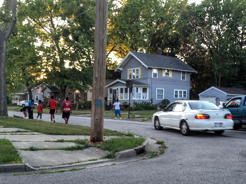 Дети, не играйт на мостовой!  Дети, не играйт на мостовой!