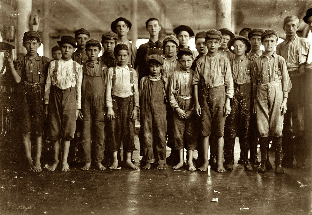 Дети. Просто дети lewis-hine-child-labor-fries-mill-boys-1911.jpg