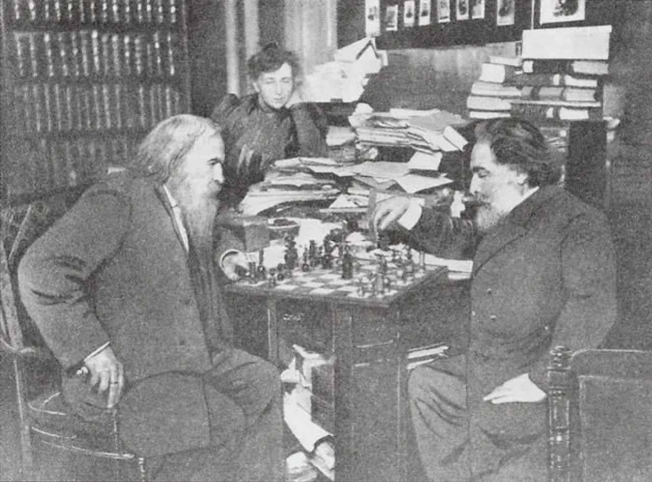 Два гения. Дмитрий Менделеев и Архип Куинджи играют в шахматы в доме Куинджи. 