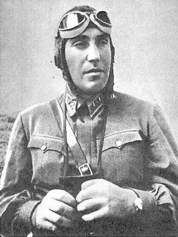 Дважды Герой, первый еврей - Герой Советского Союза. Генерал Смушкевич был 