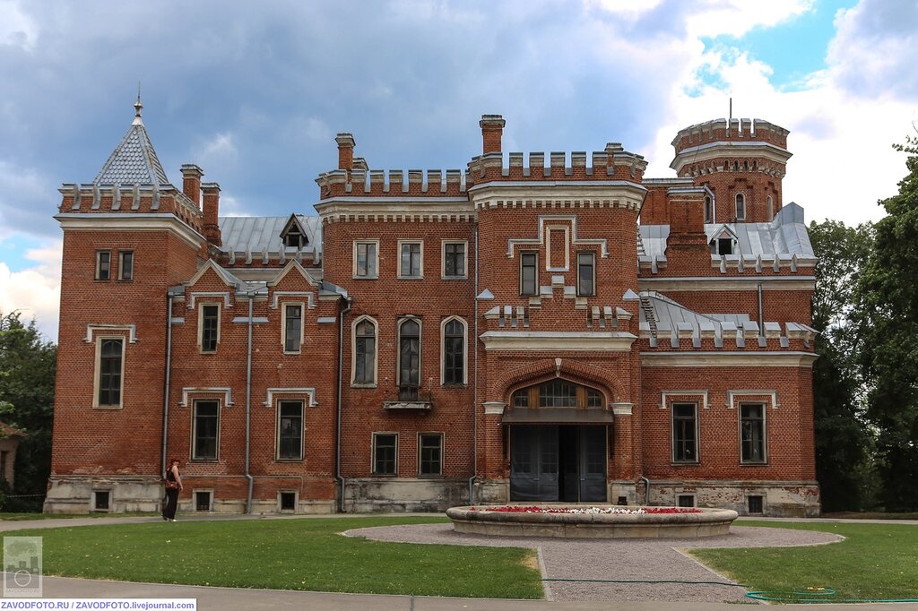Дворец Ольденбургских в Рамоне (Воронежская область) 