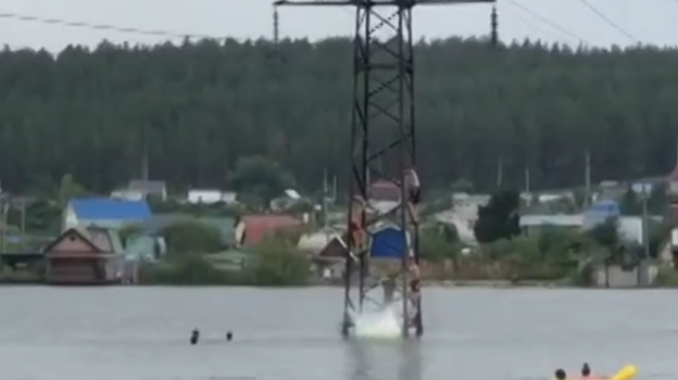 Экстрим прыжки на тольяттинском озере Восьмерка... 