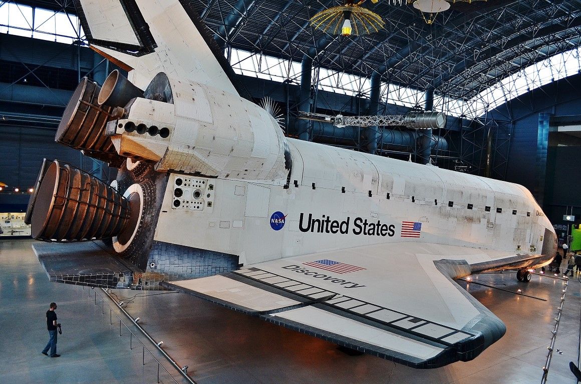Enola Gay - бомбадировщик сбросивший атомную бомбу на Хиросиму и Shuttle Discovery (Вашингтон, США) 
