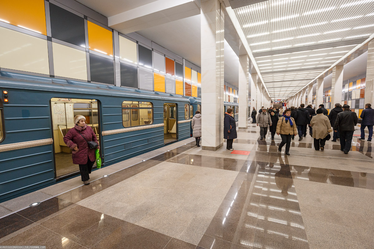 Есть двести станций в Московском метро! 