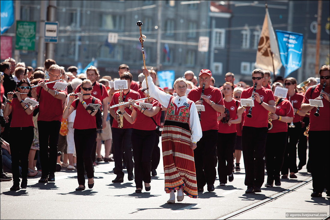 Эстонский праздник песни и танца. Шествие 