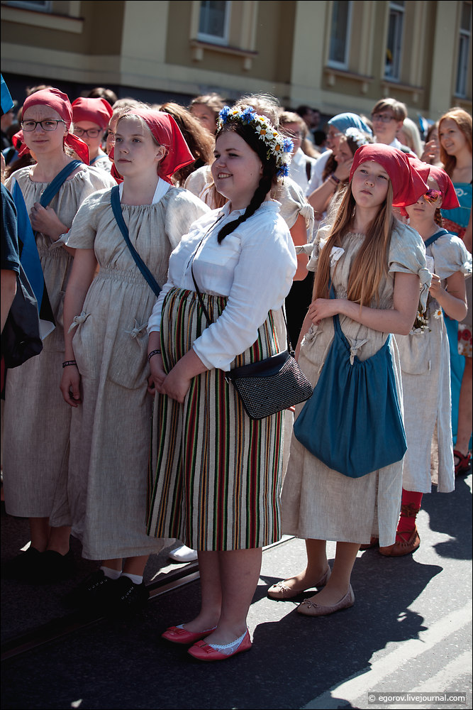 Эстонский праздник песни и танца. Шествие 