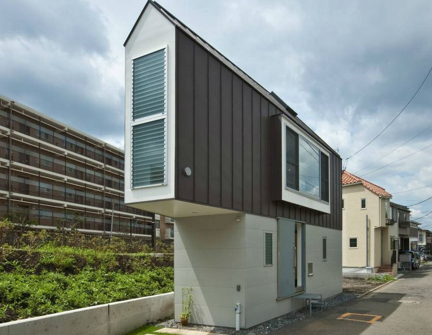 Этот дом в Японии только снаружи кажется миниатюрным и узким main