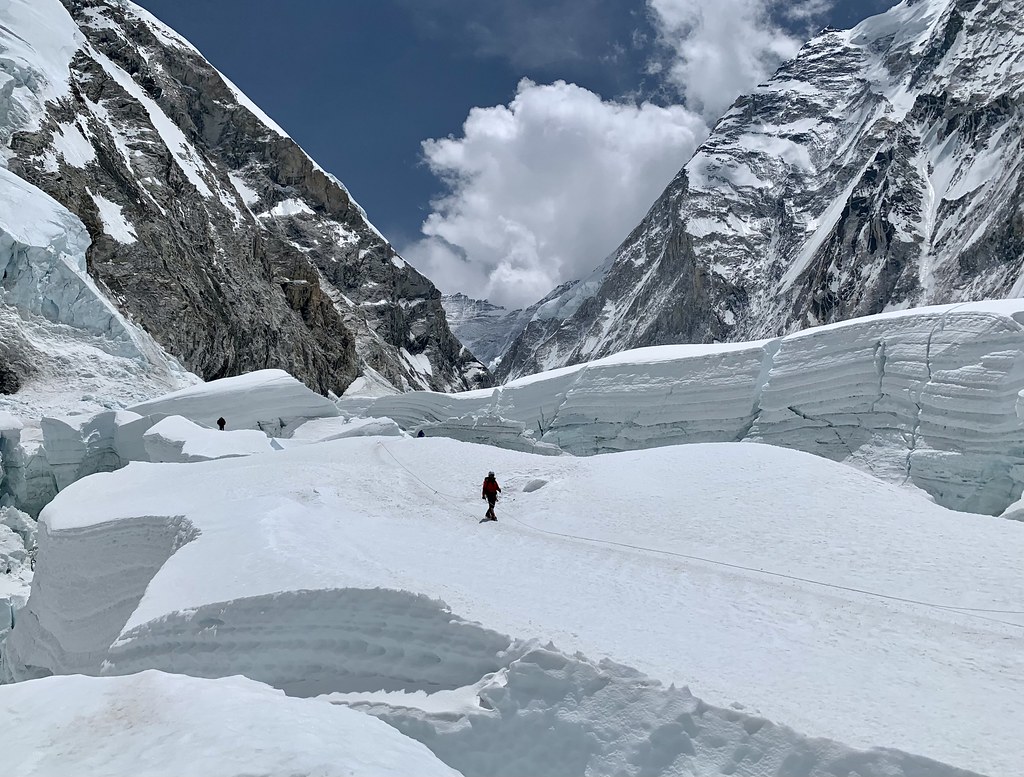 Эверест. Через Кхумбу первый раз. Верёвки, лестницы и ледяные глыбы. IMG_0334
