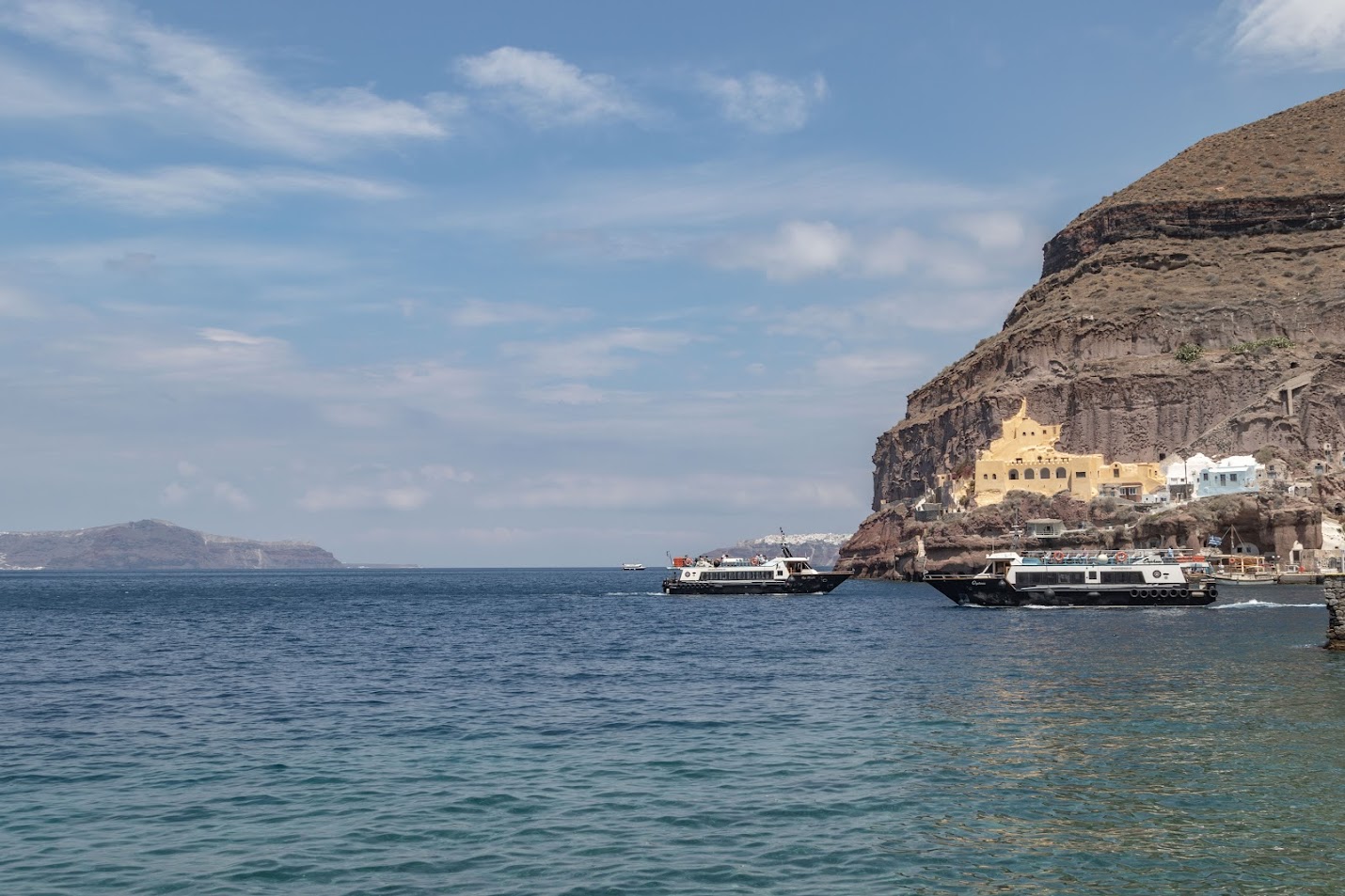 Фира, столица Санторини  Фира, столица Санторини